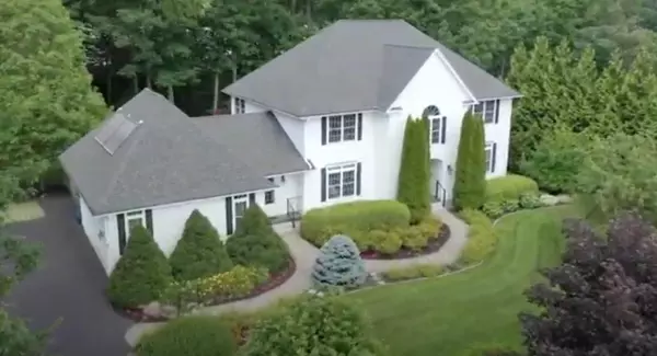 97 Ocean Heights LN, Ogunquit, ME 03907