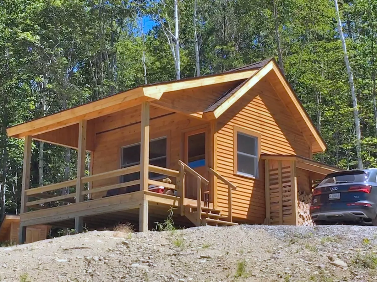 Newry, ME 04261,142 Thistle LN