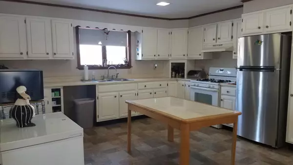 Sidney, ME 04330,3609 Middle RD