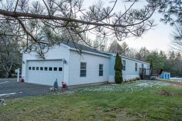 1381 Pond RD, Mount Vernon, ME 04352