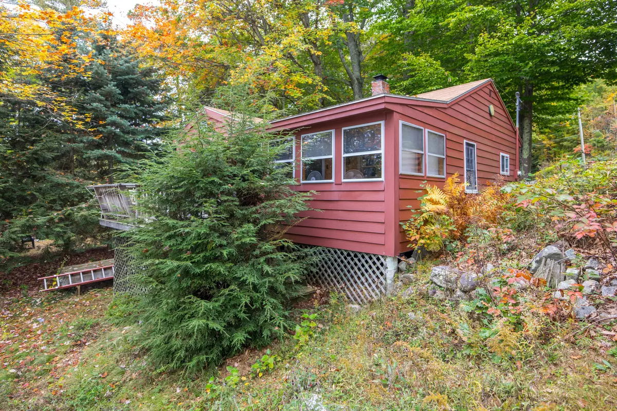 Raymond, ME 04105,95 Swan RD