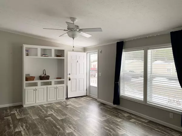 Lisbon, ME 04250,19 Alma DR