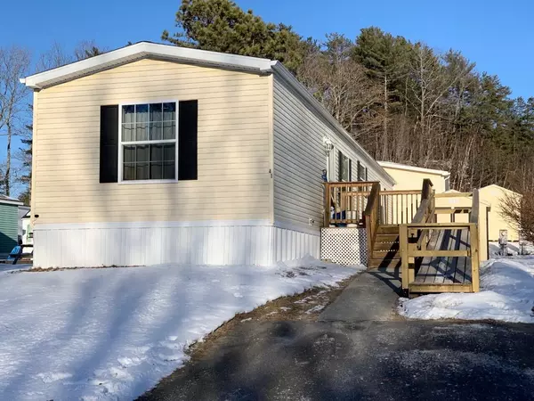 41 Woodside DR, Lisbon, ME 04250