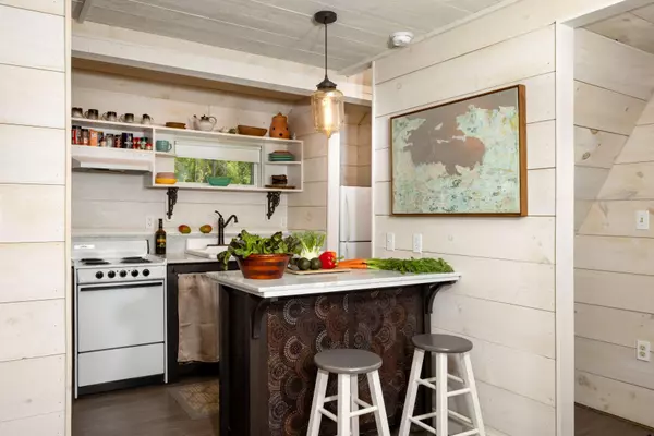 Thomaston, ME 04861,4 Stoney Brook LN