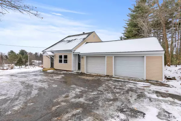 77 Middle RD, Sabattus, ME 04280