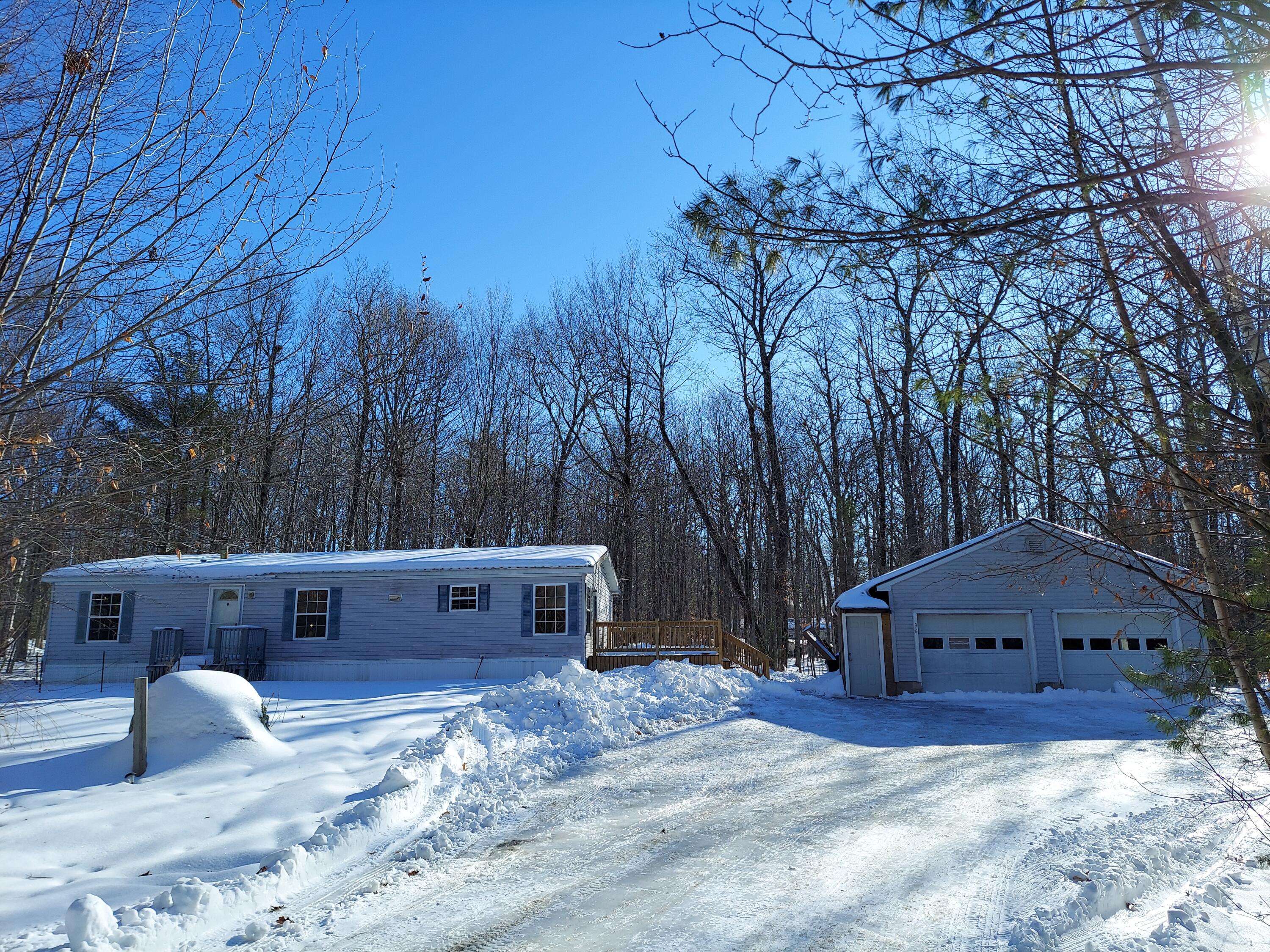 36 Lakewood Estates LN, Oxford, ME 04270