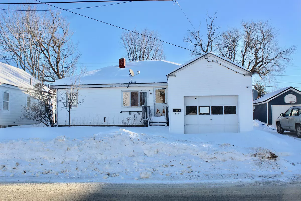 Millinocket, ME 04462,79 Eastland AVE