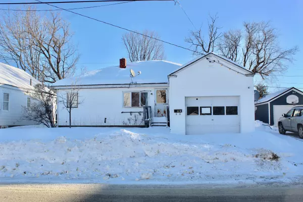 79 Eastland AVE, Millinocket, ME 04462