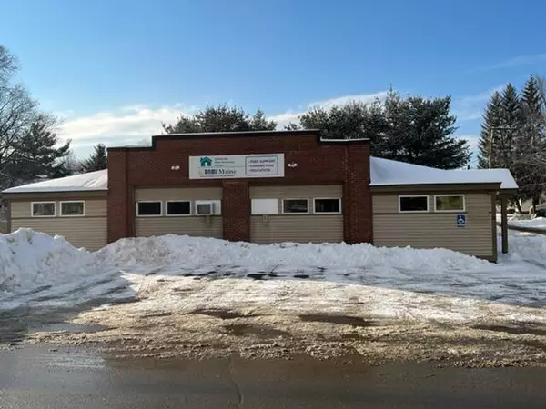 32 Ticonic ST, Waterville, ME 04901