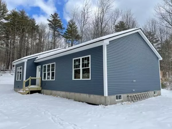 176 Range E RD, Limerick, ME 04048