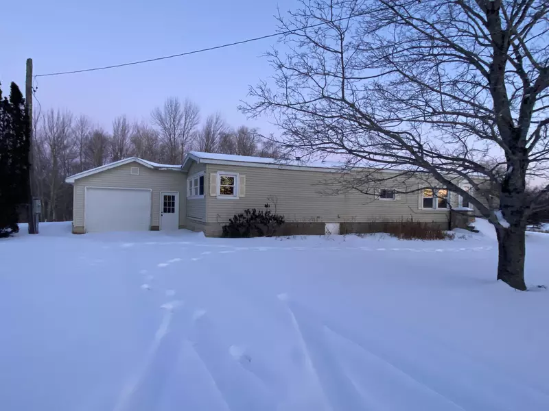 80 Reeves RD, Bradford, ME 04410