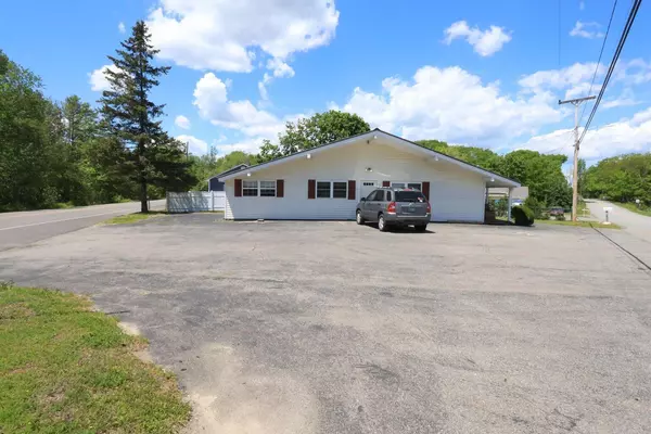 Orono, ME 04473,860 Forest AVE