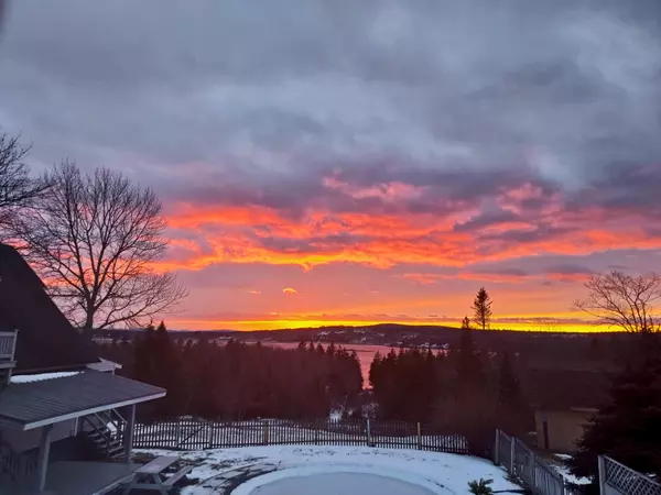 195 W Side DR, Verona Island, ME 04416