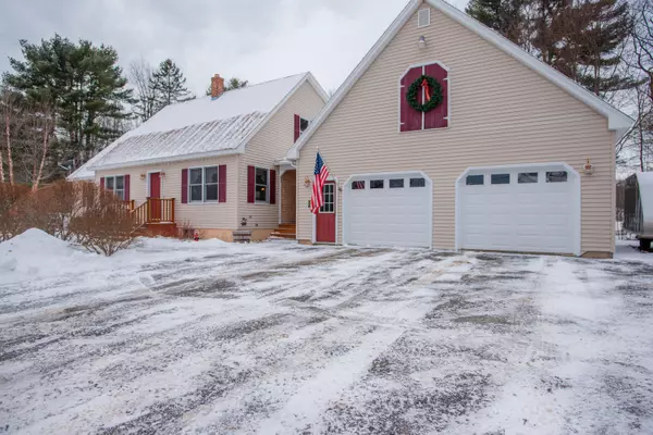 2 Constitution AVE, Hampden, ME 04444