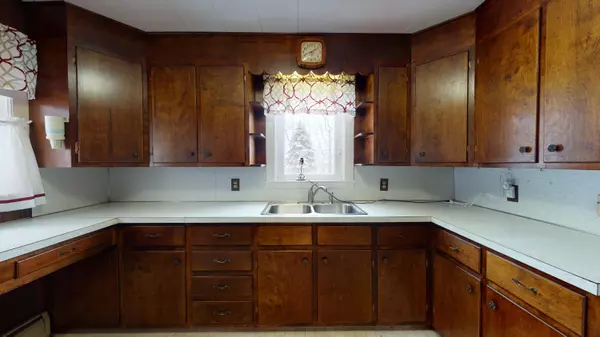 Wales, ME 04280,439 Pond RD