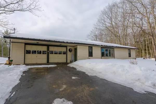 6 Mudget Hill RD, Vassalboro, ME 04989