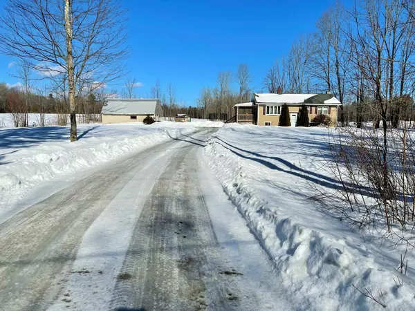 238 Square Road, Palmyra, ME 04965