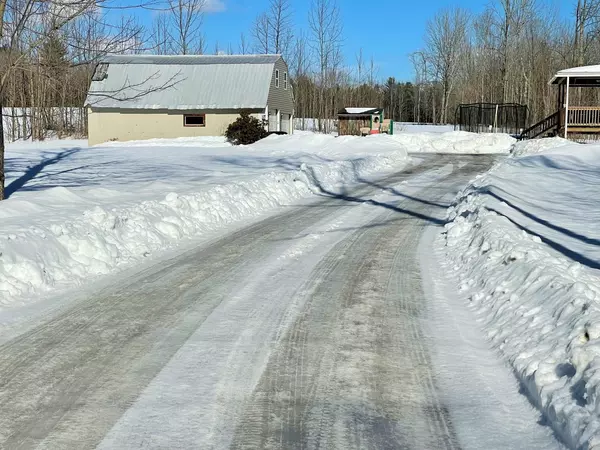 Palmyra, ME 04965,238 Square Road