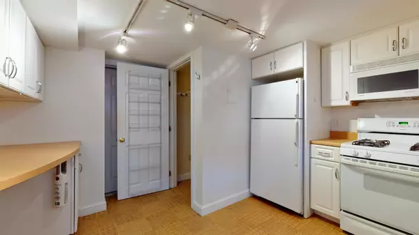 Portland, ME 04102,325 Spring ST #9