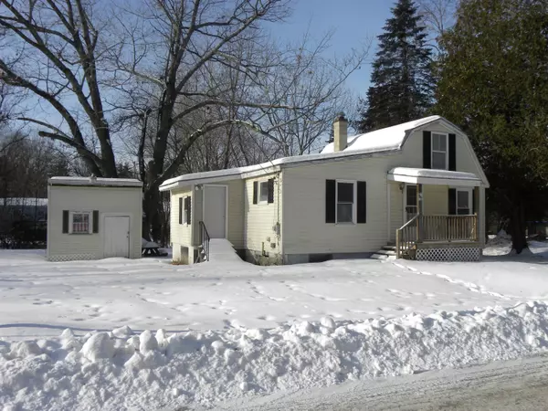 96 Poliquin AVE, Auburn, ME 04210