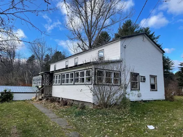 748 Mullen RD, Newport, ME 04953