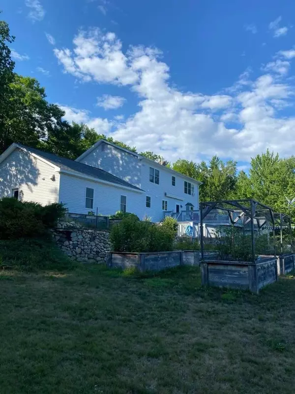 84 Burnell RD, Naples, ME 04055