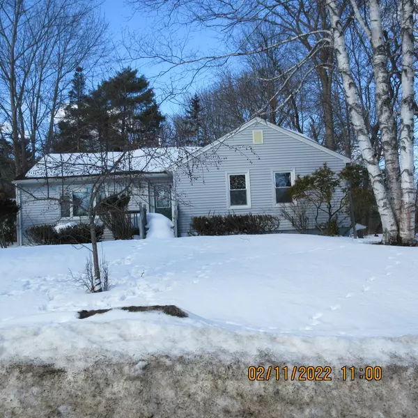 22 Noyes DR, Orono, ME 04473