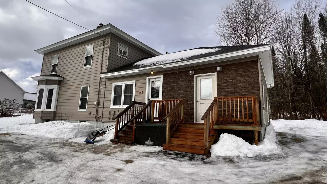 104 Main RD, Abbot, ME 04406