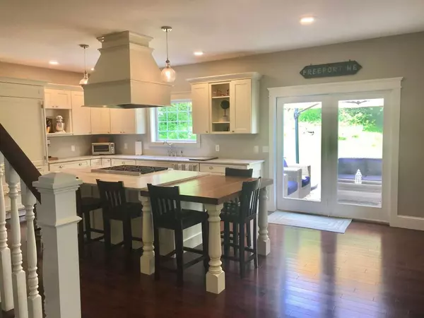 Freeport, ME 04032,20 Sherwood DR