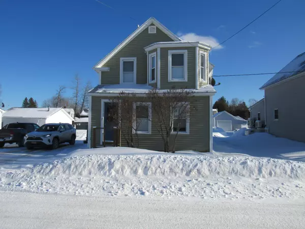 7 Marston ST E, Jackman, ME 04945