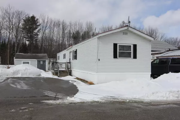 9 Sabattus Creek DR, Lisbon, ME 04250