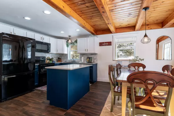 Vassalboro, ME 04989,31 Station Hill RD