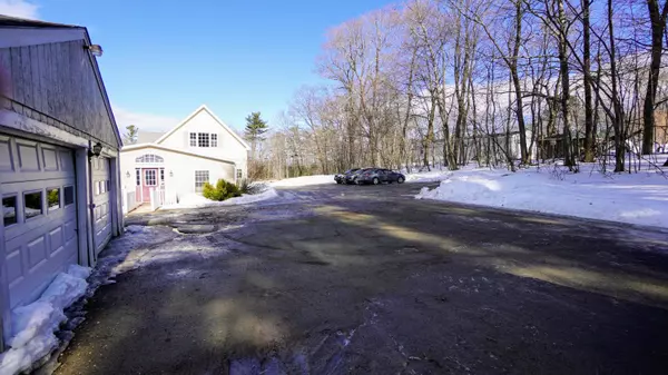 9 Swan Hill RD, Oakland, ME 04963