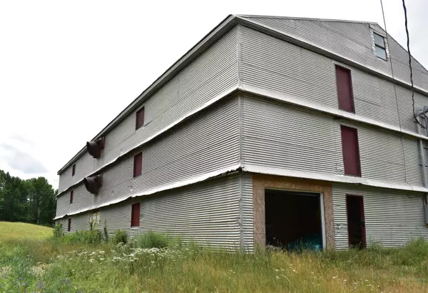 186 Nelson RD, Pittston, ME 04345