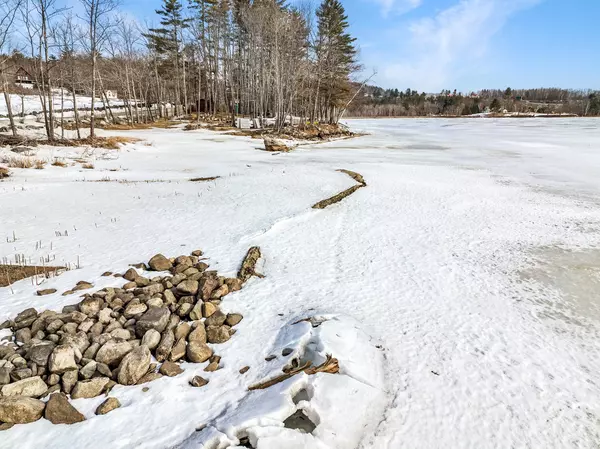 14 Lakefield DR, Hartford, ME 04220