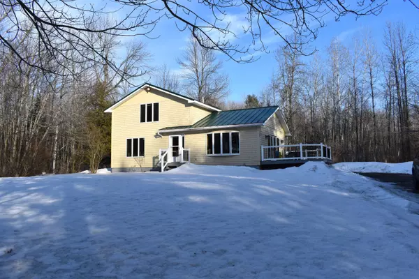 65 Kitchen Hill RD, Newport, ME 04953