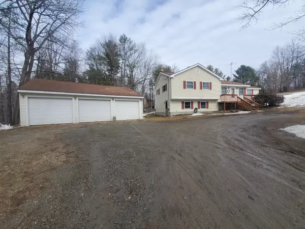 19 Pine Grove DR, Mount Vernon, ME 04352