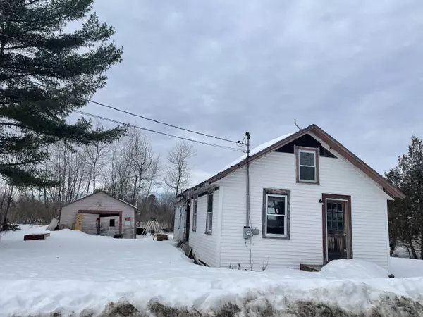 16 Third ST, Howland, ME 04448