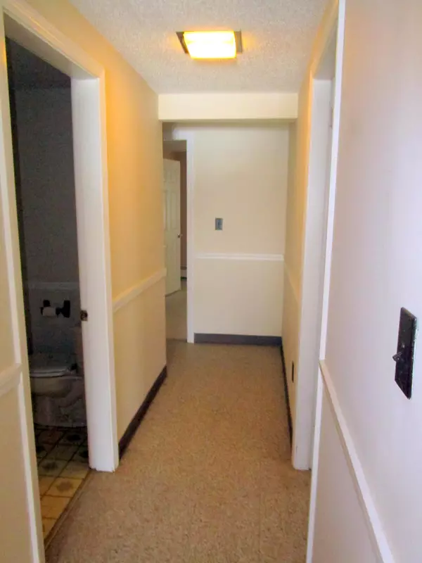 Oakland, ME 04963,352 Oak ST