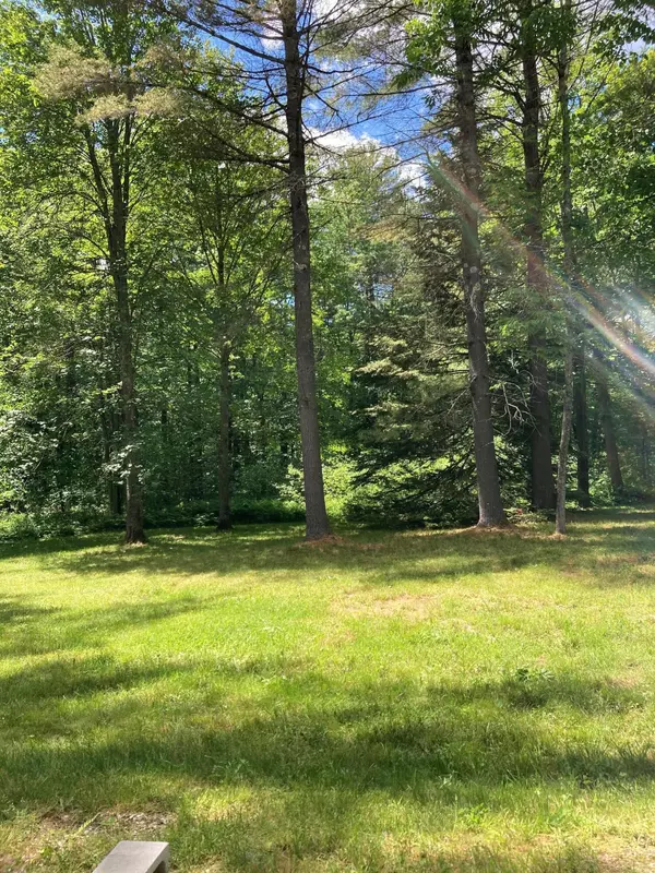 Monmouth, ME 04265,8 Clifton DR