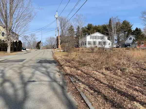 Waldoboro, ME 04572,76 School ST