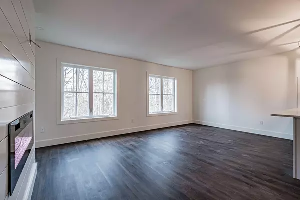 Freeport, ME 04032,19 Youngs LN #5