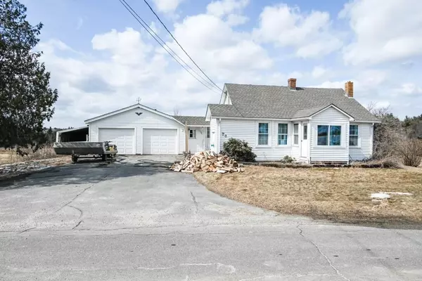 29 Mast RD, Pittston, ME 04345