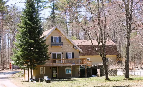 37 Brown RD, Raymond, ME 04071