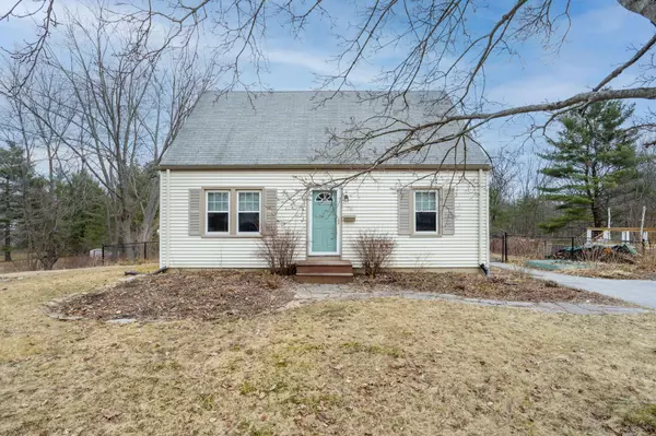 74 Rowe AVE, Portland, ME 04102