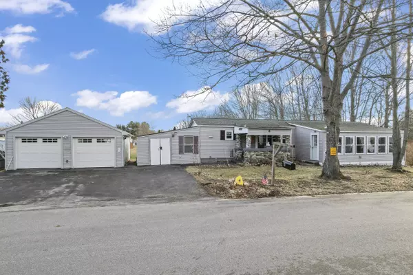 4 Franklin ST, Lisbon, ME 04250