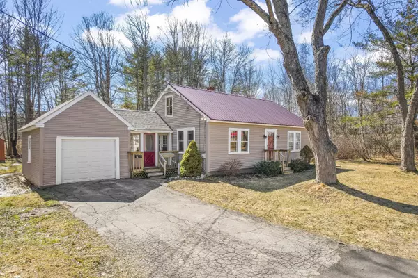 5 Pierce ST, Gardiner, ME 04345