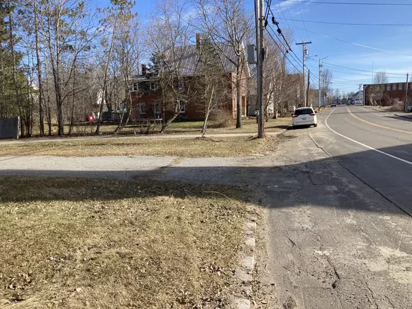 Vassalboro, ME 04989,991 Main ST