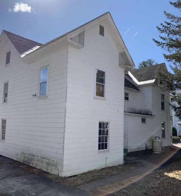 Oakland, ME 04963,29 Center ST