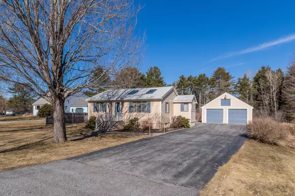 57 Burnell DR, Yarmouth, ME 04096